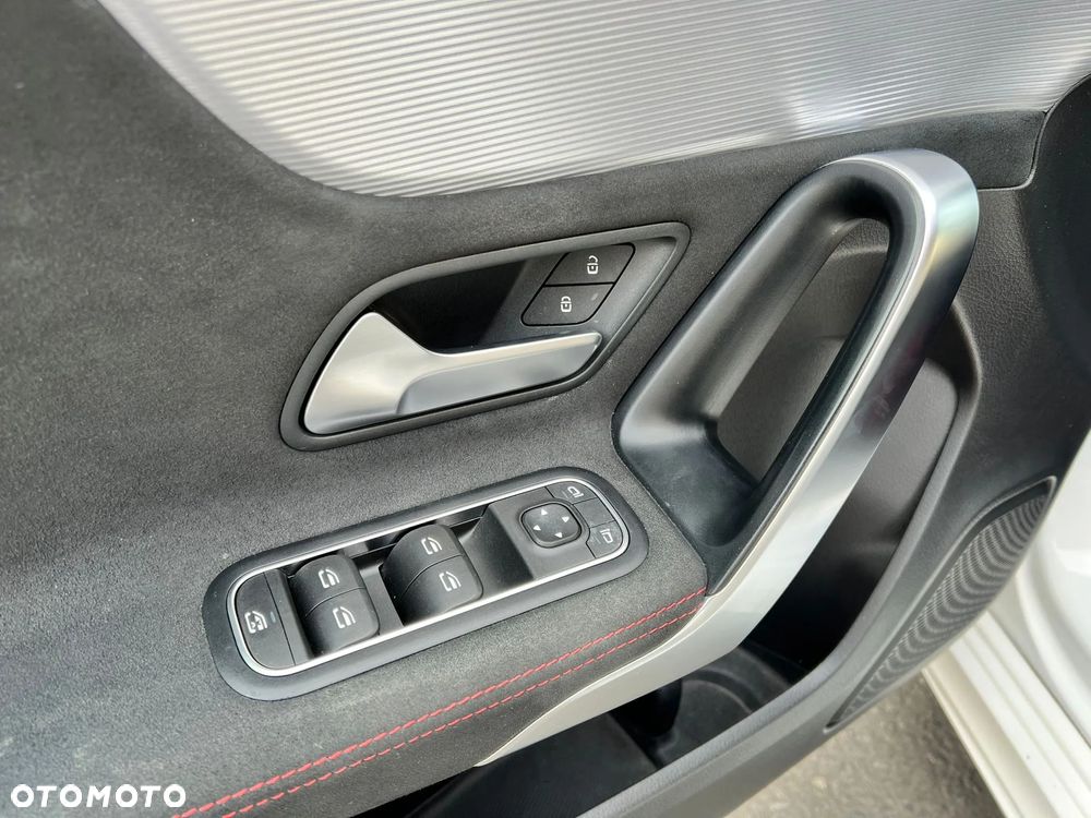 Mercedes-Benz Klasa A 180 AMG Line 7G-DCT - 17