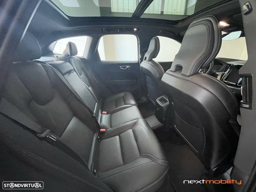 Volvo XC 60 2.0 T6 PHEV R-Design AWD - 22