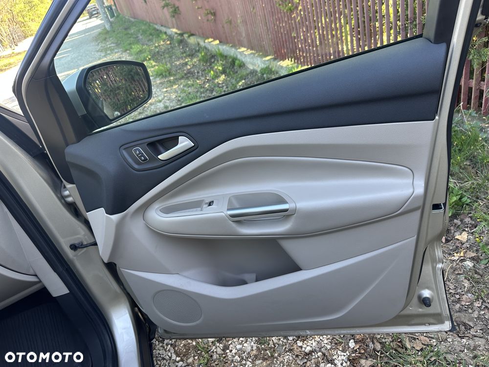 Ford Escape ver-2-0-ecoboost-awd-titanium - 13