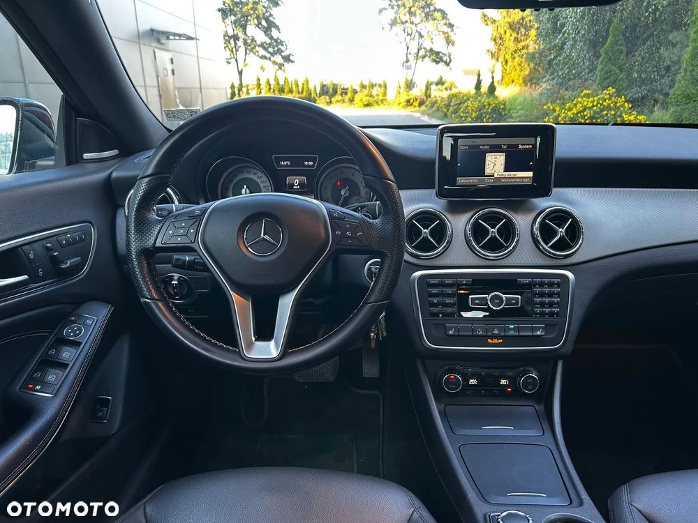 Mercedes-Benz CLA 250 7G-DCT - 22