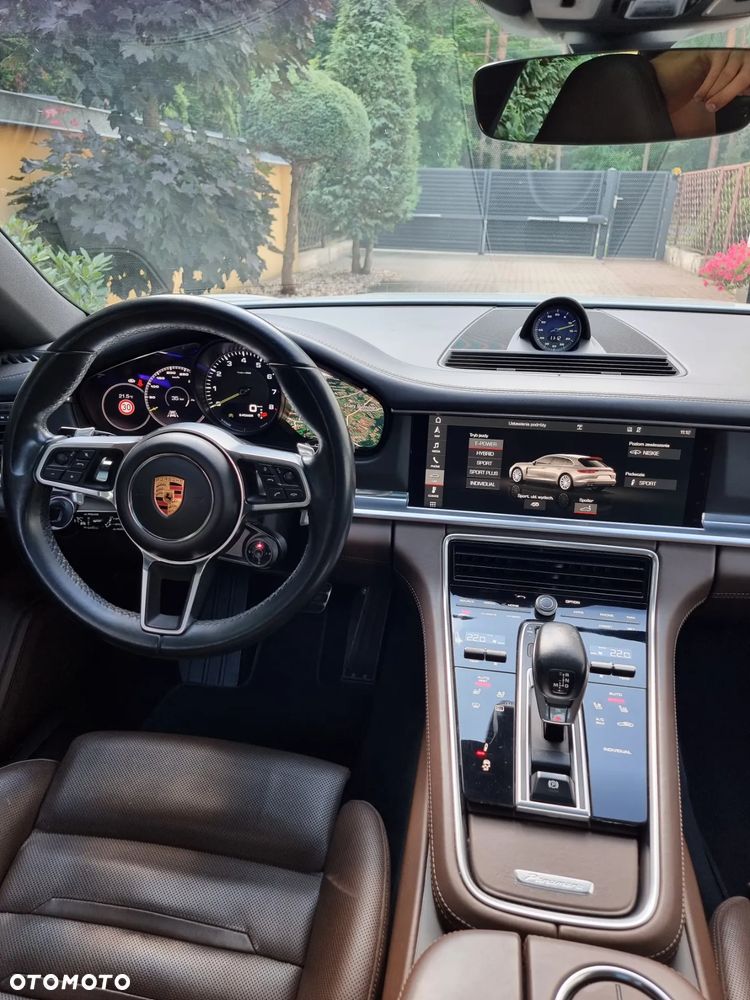 Porsche Panamera 4 e-Hybrid Sport Turismo - 38