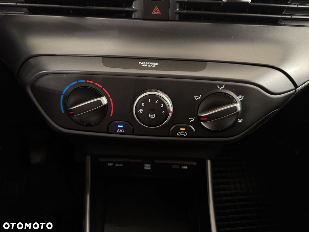 Hyundai i20 - 24
