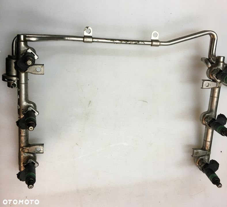 LISTWA WTRYSKOWA AUDI A4 B6 3.0 ASN 06C133551 - 2