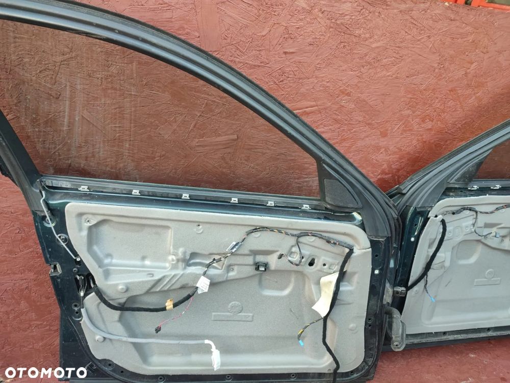 BMW E60 / E60 LCI / E61 / E61 LCI. ORYGINALNE KOMPLETNE DRZWI LEWE / PRAWE EUROPA. W KOL. TIEFGRUEN METALLIC. O NR: 7 202 339 / 7 181 003 / 7 111 375 / 7 202 340 / 7 111 376 / 7 181 004 OEM. W BARDZO DOBRYM STANIE. - 21