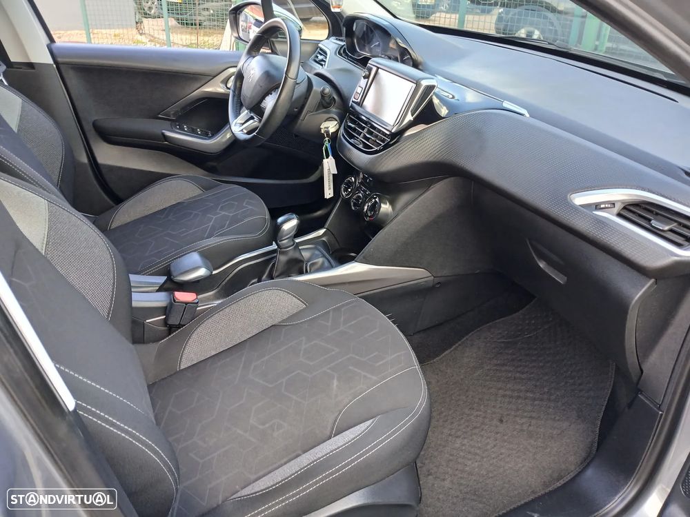 Peugeot 2008 1.2 PureTech Style - 24