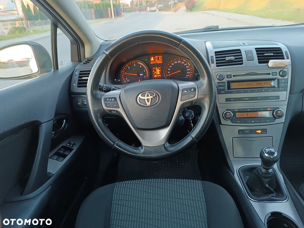 Toyota Avensis - 8