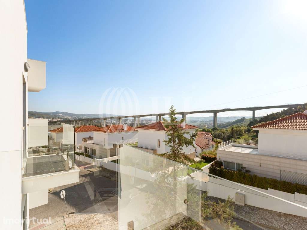 Apartamento T2 com varanda e estacionamento em Loures - Grande imagem: 3/11