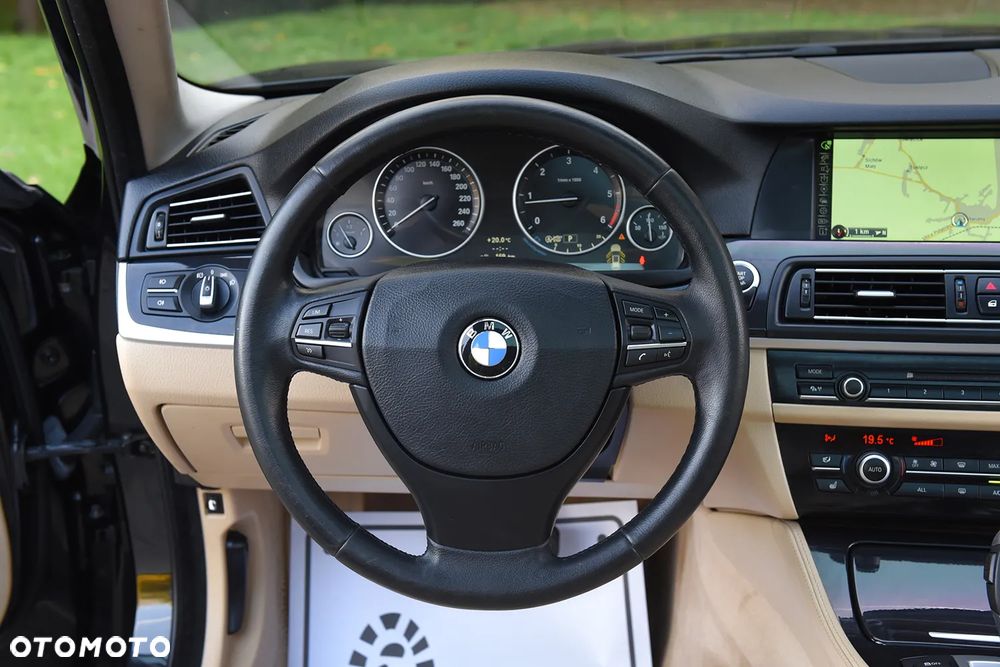BMW Seria 5 525d Luxury Line - 36