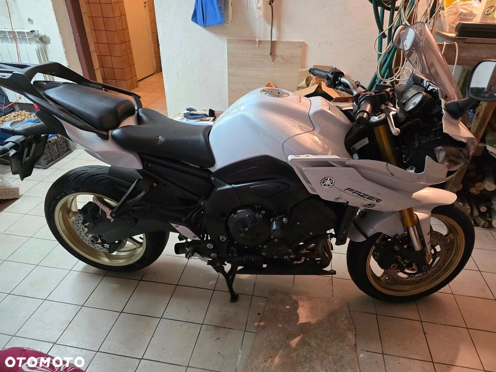 Yamaha FZ8 - 4