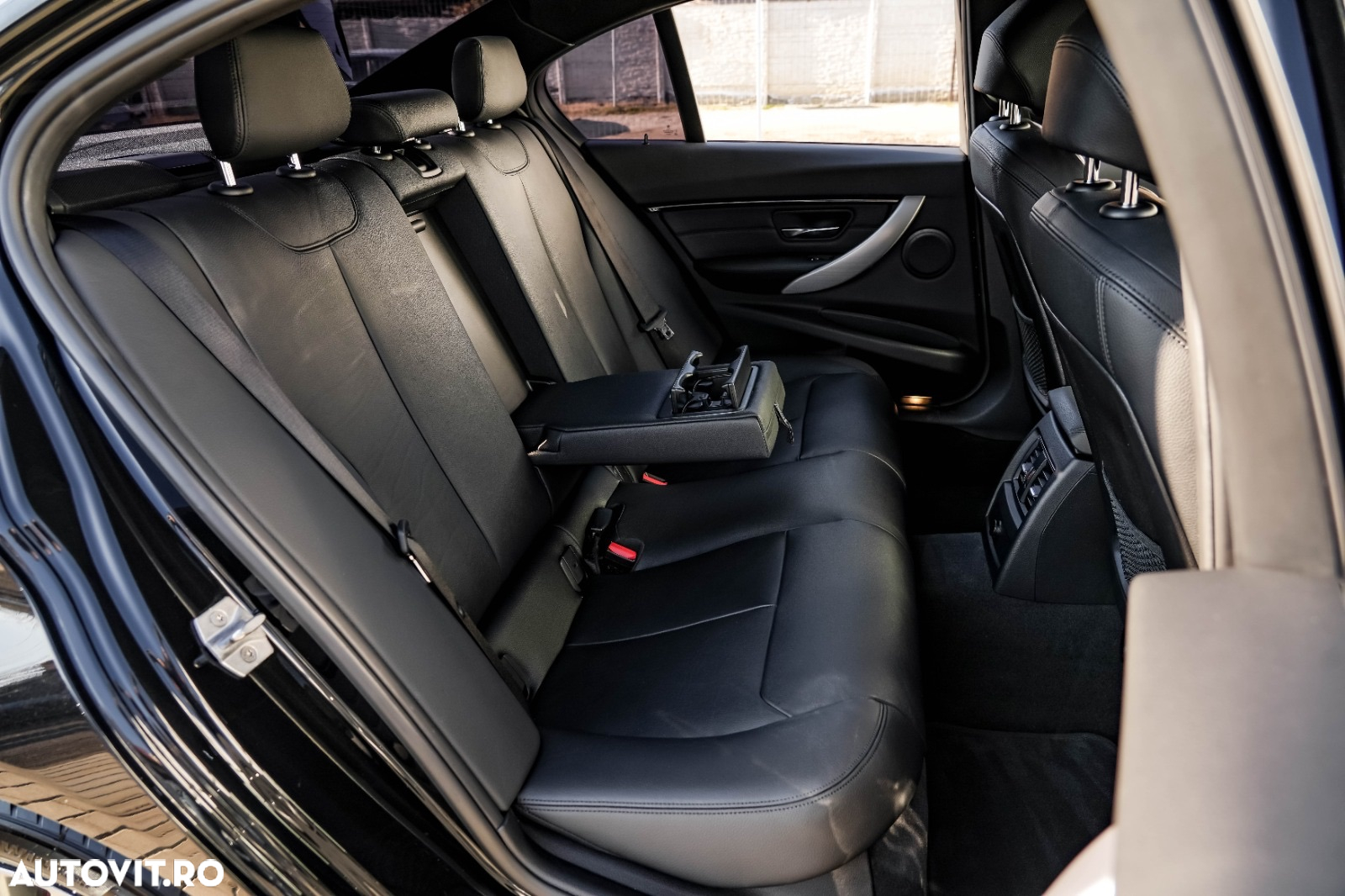 BMW Seria 3 318i Aut. M Sport - 13