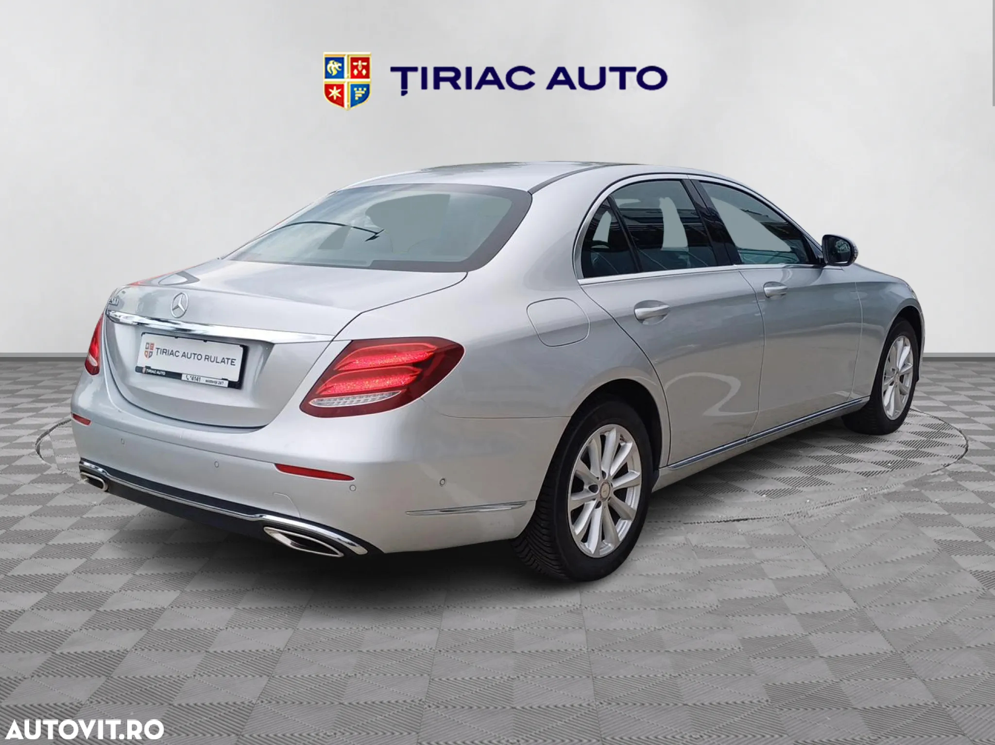 Mercedes-Benz E 200 9G-TRONIC Exclusive - 5