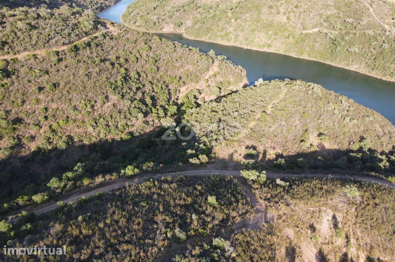 Terreno junto à Barragem do Funcho com 23 hectares - Grande imagem: 4/16