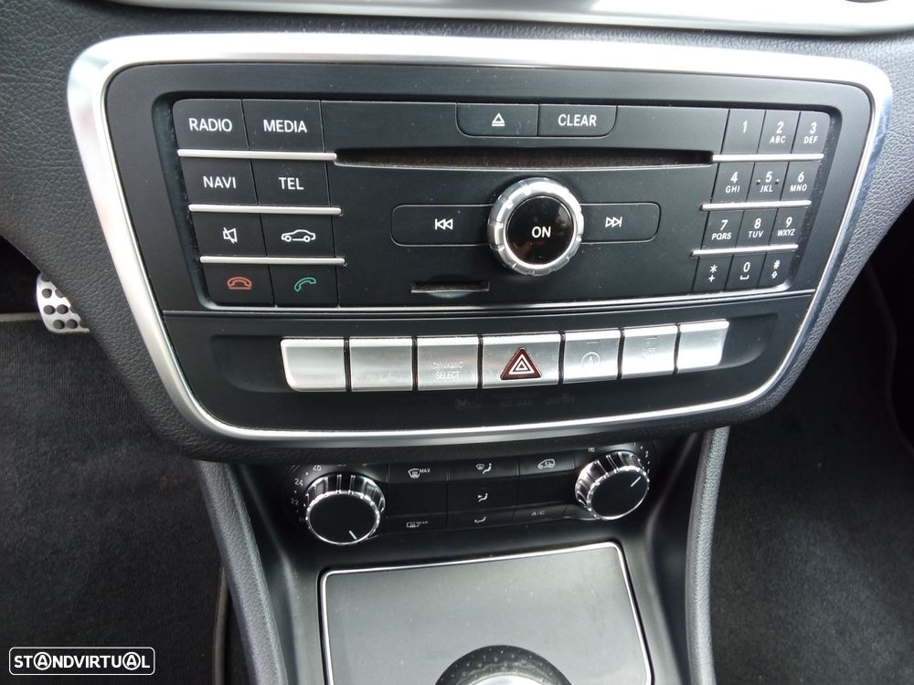 Mercedes-Benz CLA 180 d Shooting Brake AMG Line - 17