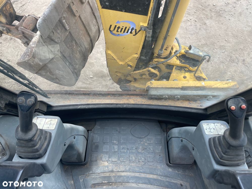 Komatsu WB97S-5E0 - 11