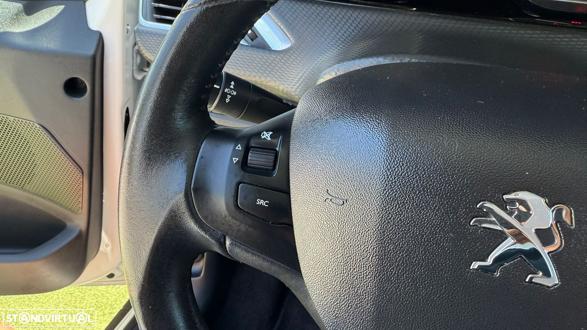 Peugeot 2008 1.2 PureTech Style - 23