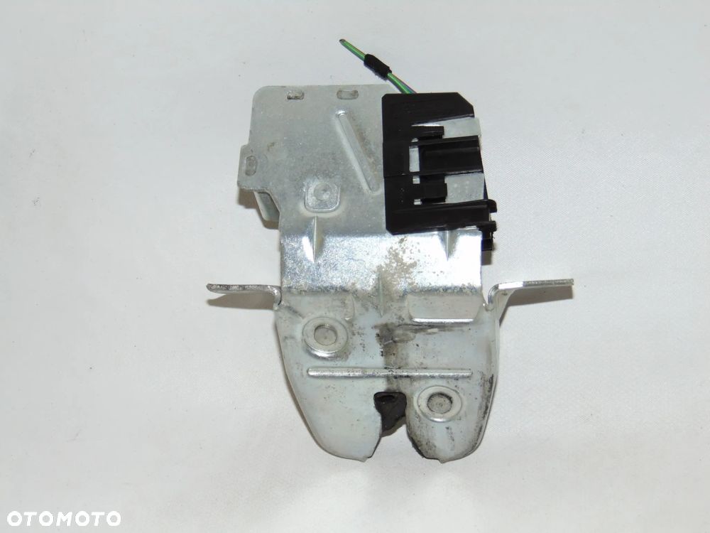 Zamek tylny klapy bagażnika Mercedes W414 Vaneo 01-05r - 2