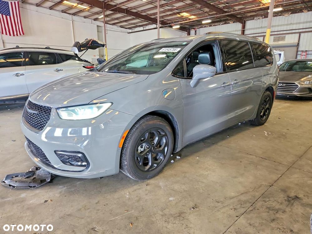 Chrysler Pacifica - 1