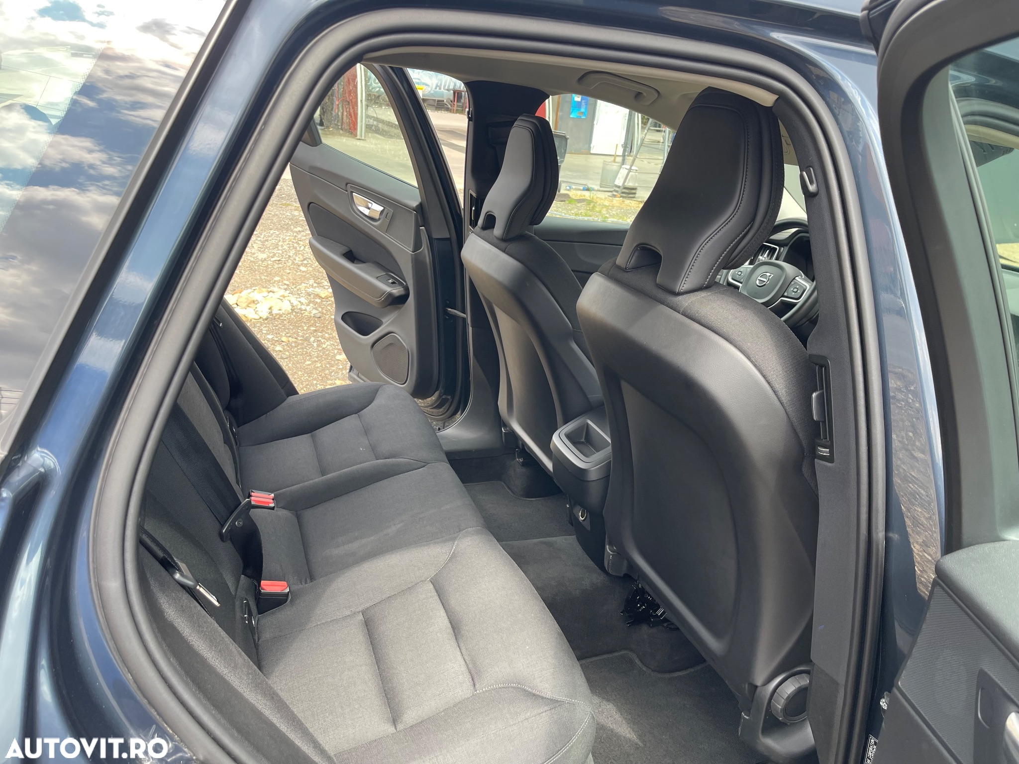 Volvo XC 60 B4 MHEV AT8 AWD Momentum Pro - 7