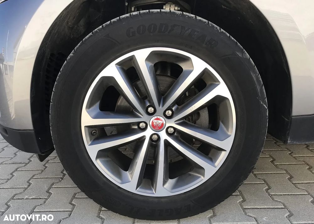 Jaguar F-Pace - 40