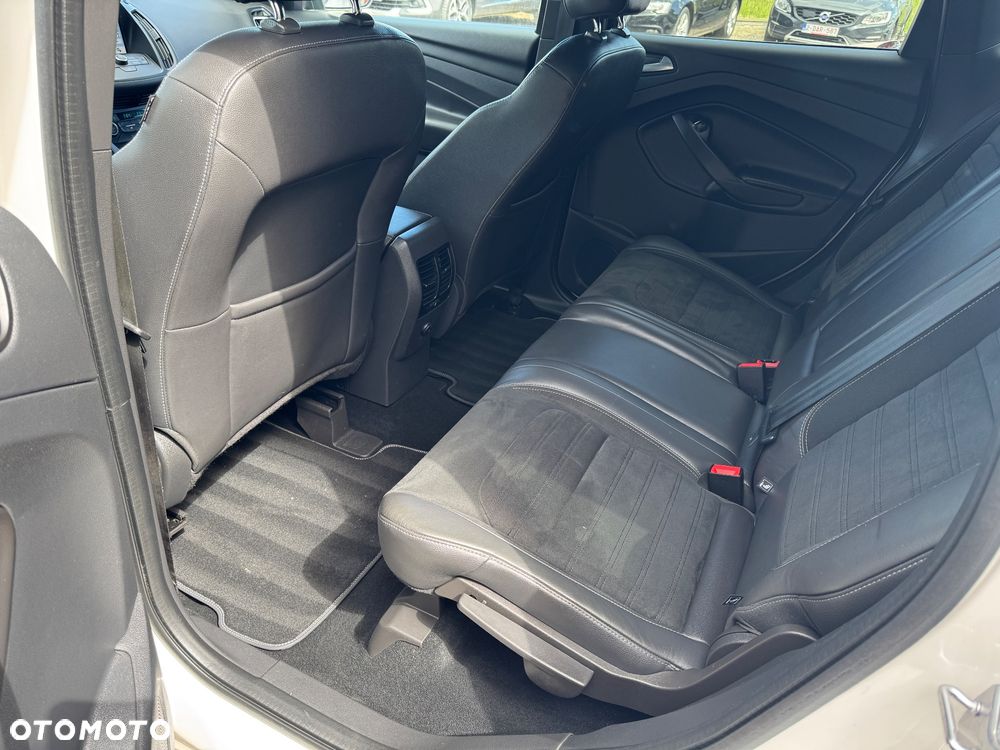 Ford Kuga 2.0 TDCi 2x4 ST-Line - 12
