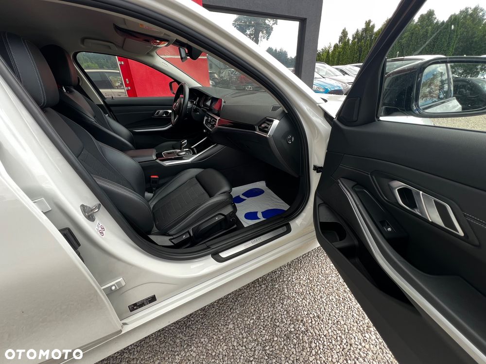 BMW Seria 3 320d xDrive Edition M Sport Shadow - 23