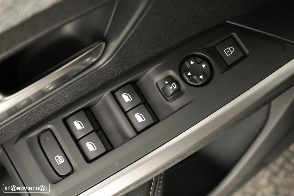Peugeot 3008 1.2 Hybrid Allure e-DCS6 - 19