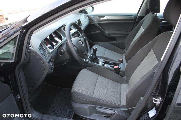 Volkswagen Golf - 33