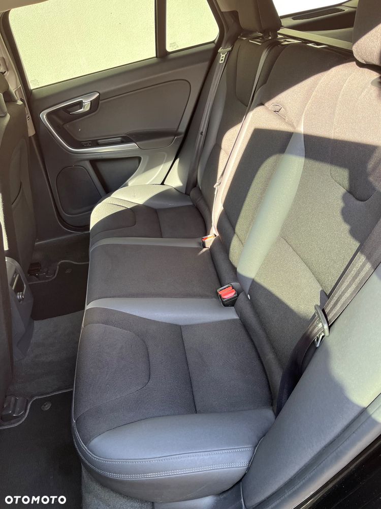 Volvo V60 DRIVe Momentum - 13