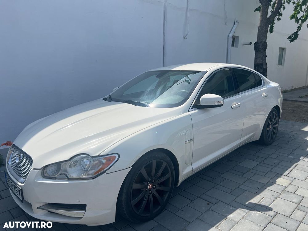 Jaguar XF 2.7D Luxury - 1