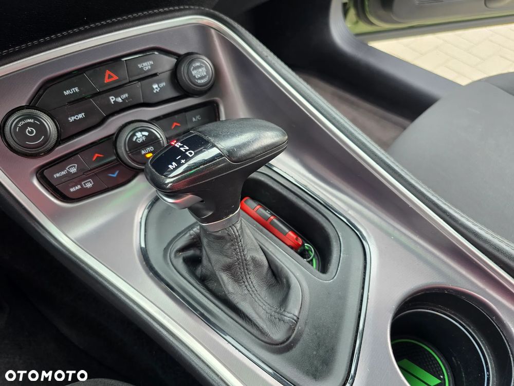 Dodge Challenger - 30