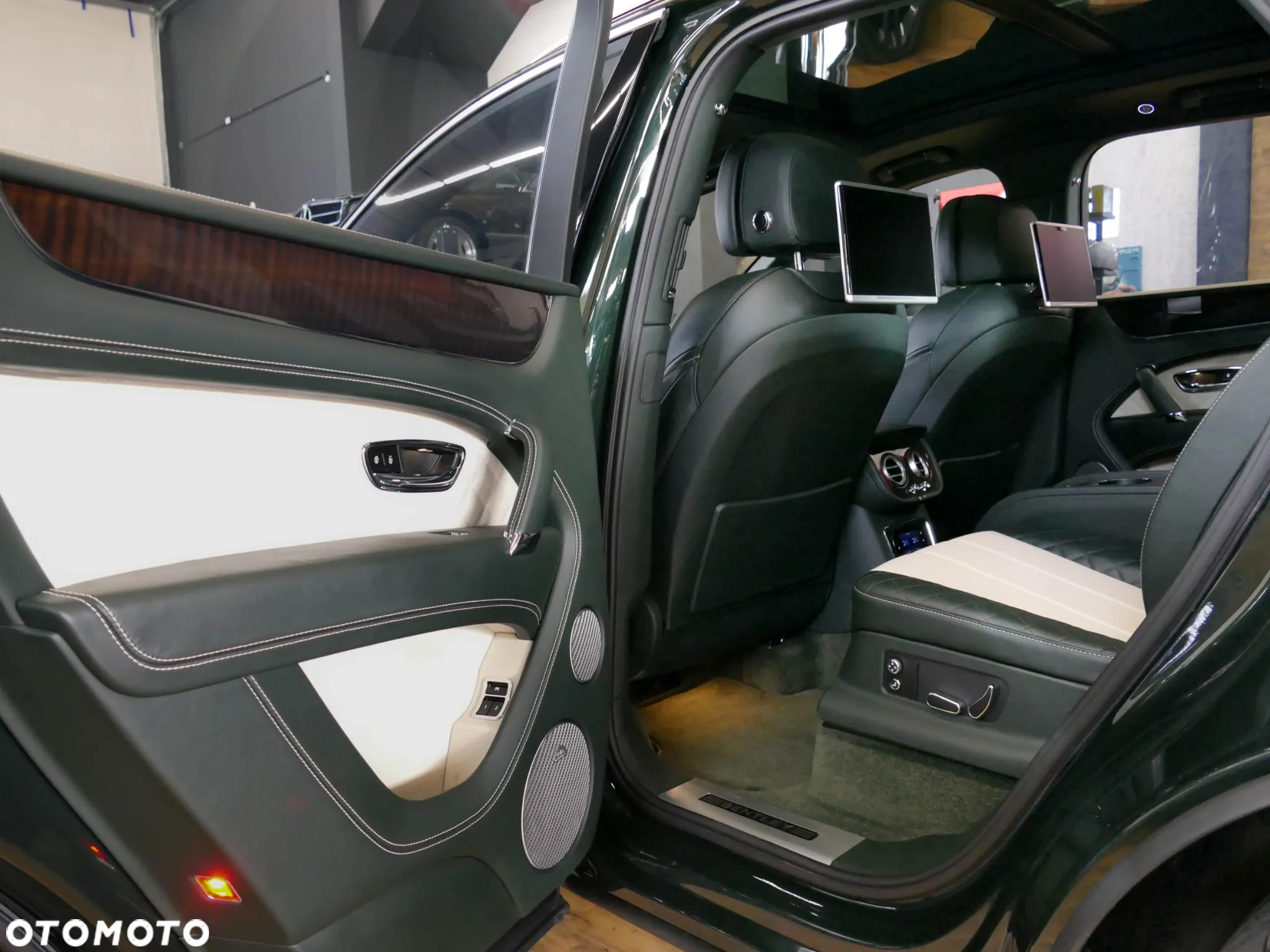 Bentley Bentayga W12 Mulliner - 14
