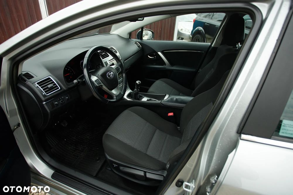 Toyota Avensis 1.8 Sol plus NAVI - 18