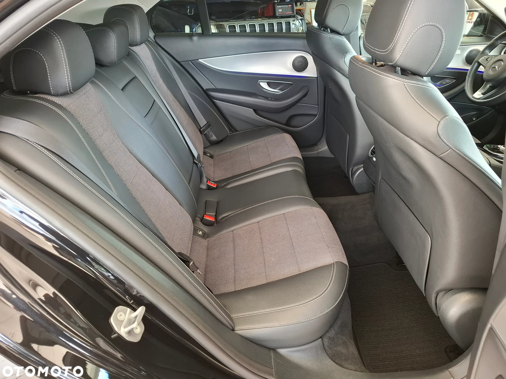 Mercedes-Benz Klasa E 250 9G-TRONIC - 21