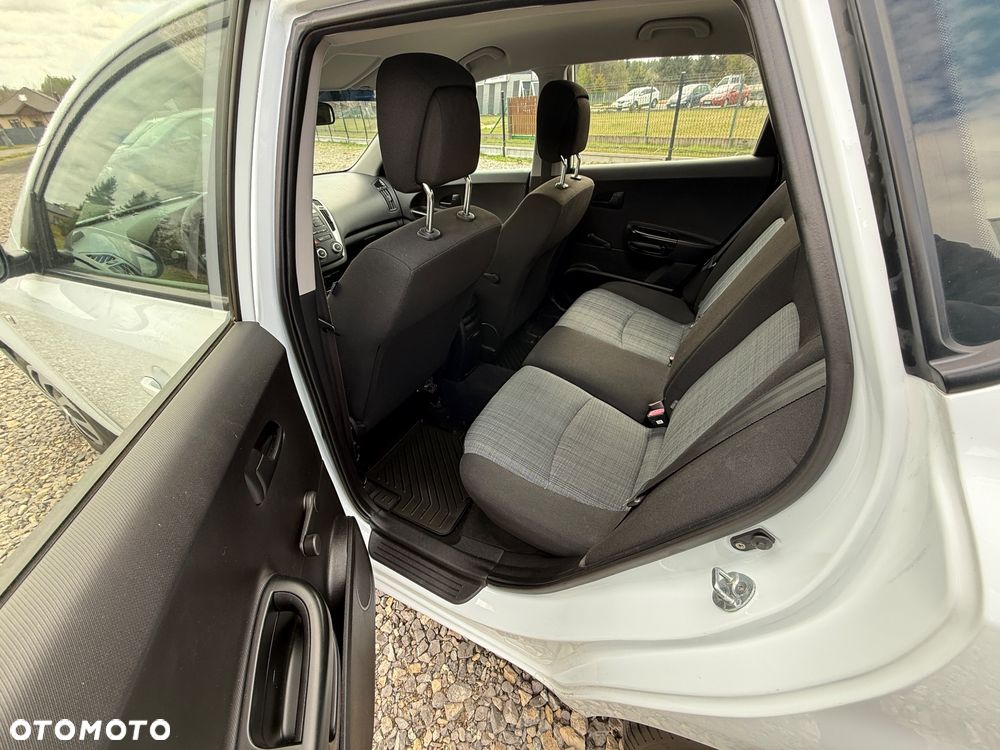 Kia Ceed - 12