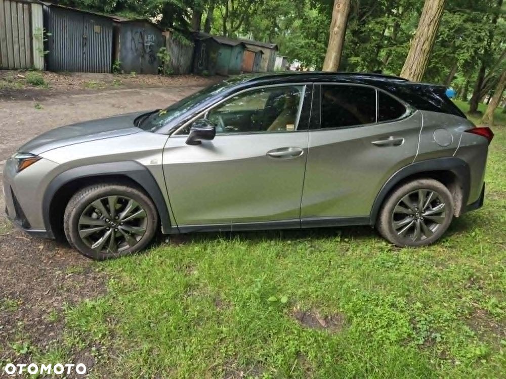 Lexus UX - 12
