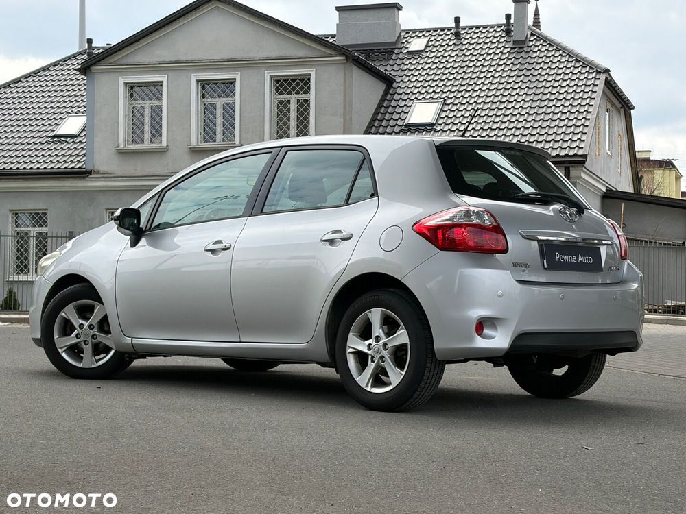 Toyota Auris 1.6 2010 - 11