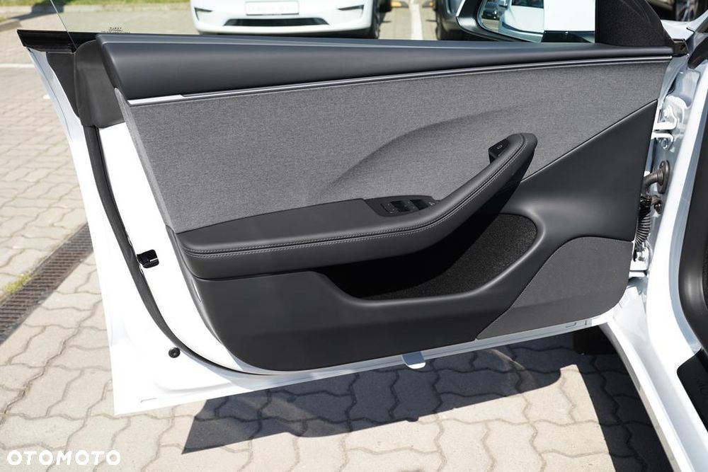 Tesla Model 3 RWD Premium - 10