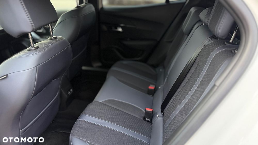 Peugeot 2008 PureTech 130 EAT8 GT - 21