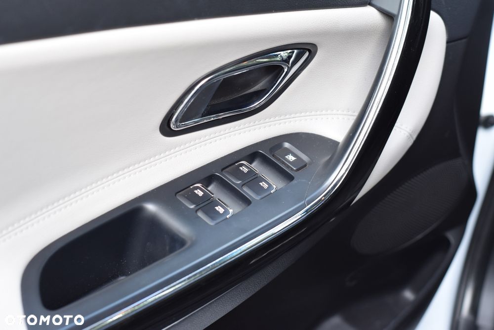 Kia Ceed 1.6 GDI UEFA EURO 2016 - 11