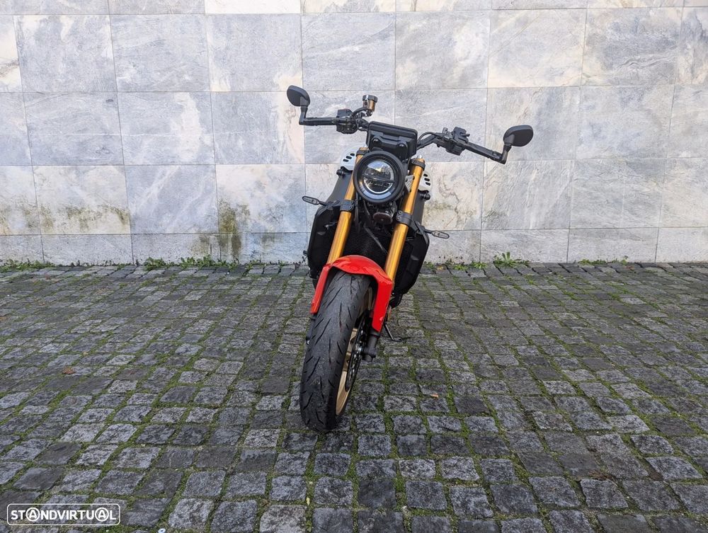 Yamaha XSR 900 Moto de Serviço - 4
