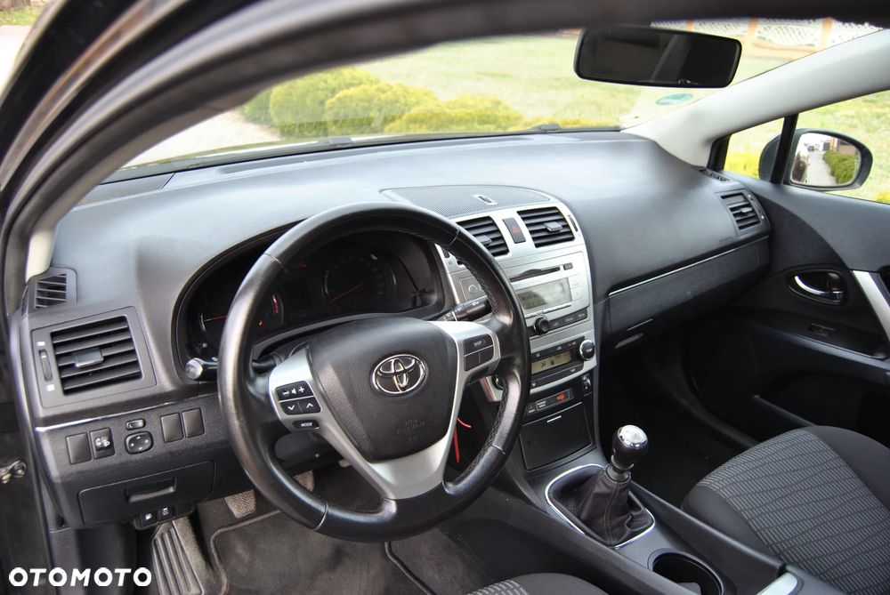 Toyota Avensis 1.6 Sol - 9