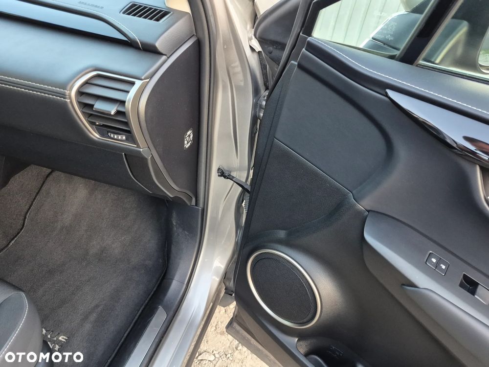 Lexus NX 300h Elite AWD - 24