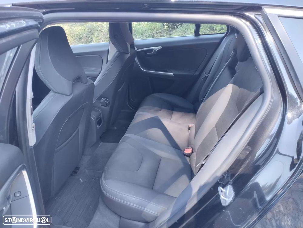 Volvo V60 2.0 D4 Momentum Eco Geartronic - 20