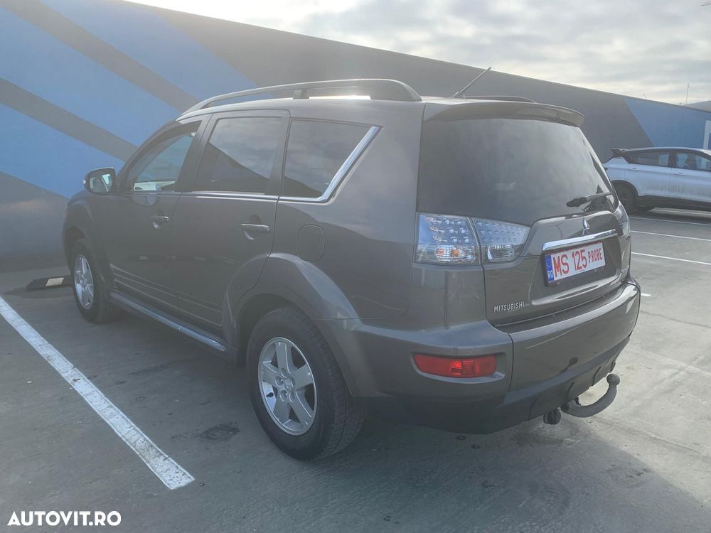 Mitsubishi Outlander 2.2 DI-D 4WD Intense - 21