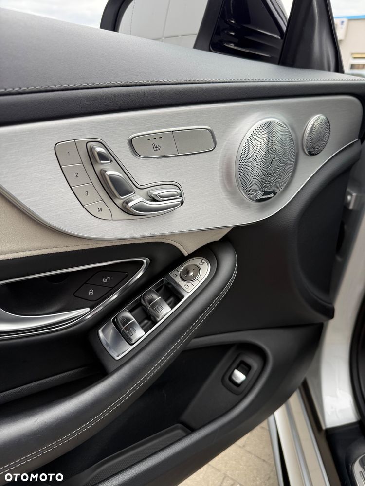 Mercedes-Benz Klasa C AMG 63 S AMG Speedshift 7G-MCT - 31