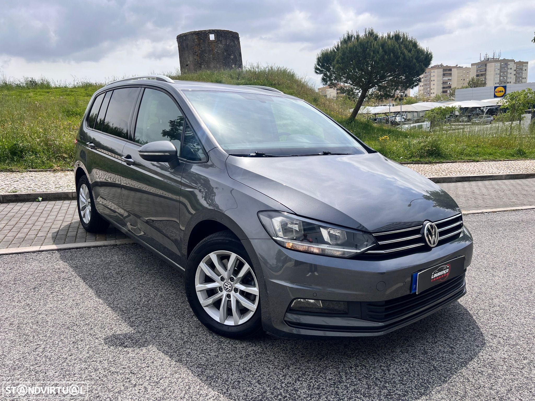 VW Touran 1.6 TDI Highline DSG - 1