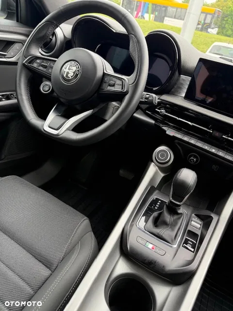 Alfa Romeo Tonale 1.5 T4 GSE mHEV TI DCT - 14