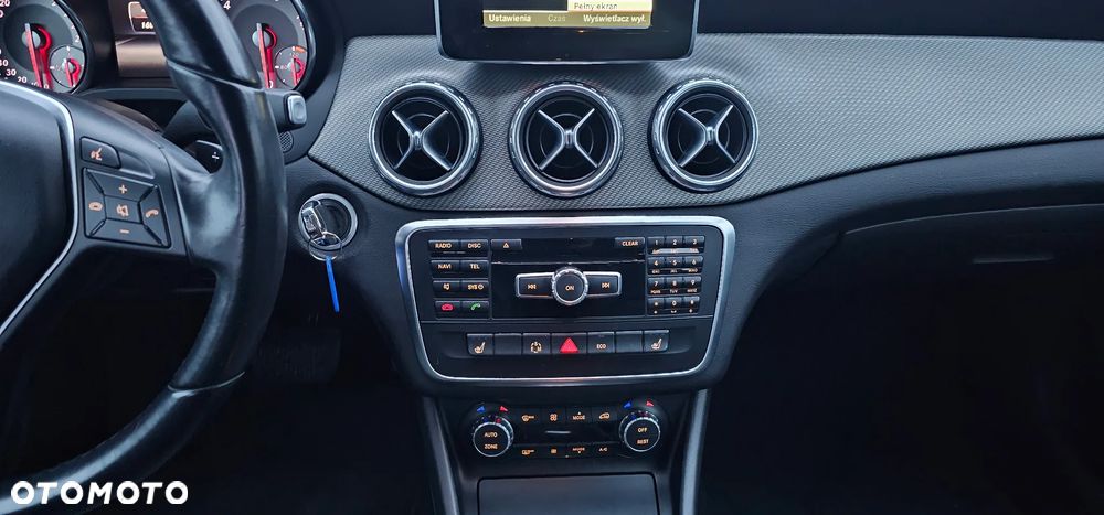 Mercedes-Benz GLA 200 7G-DCT Style - 12