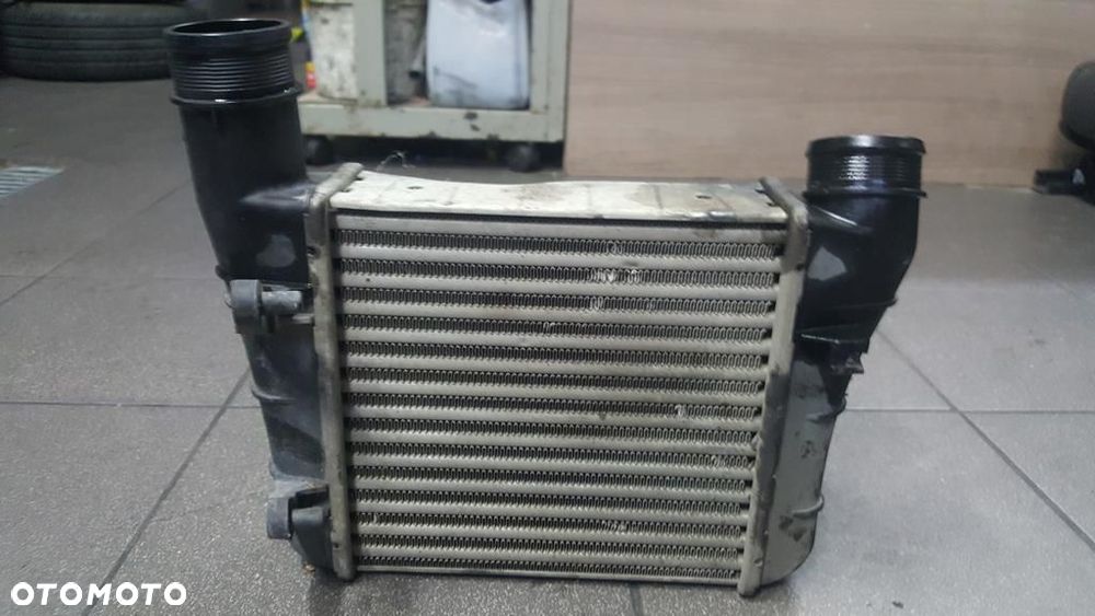 Intercooler Chłodnica TURBO AUDI A4 B6 B7 EXEOI 8E0145805S