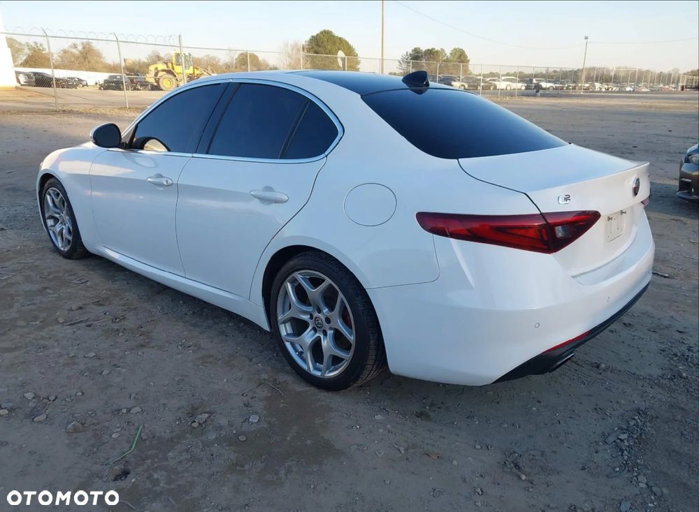 Alfa Romeo Giulia 2.0 Turbo 16V AT8 Veloce Ti - 3